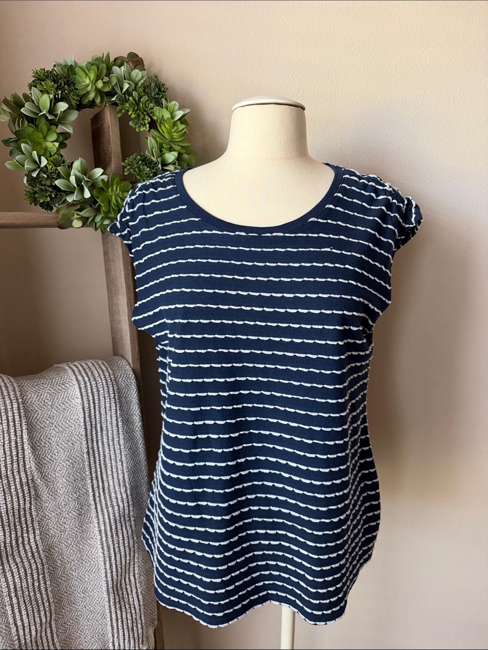 Elle crepe knit tee